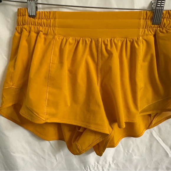 Lululemon hotty hot low rise clementine orange Athletic Shorts 2.5” size 6 - Picture 1 of 5
